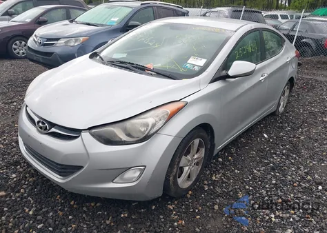 2013 Hyundai Elantra Gls z USA, uszkodzony, nr VIN KMHDH4AE4DU757280